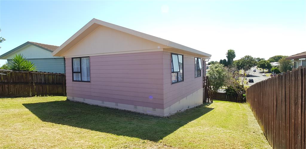 CLENDON PARK - 3 Bedroom Home photo