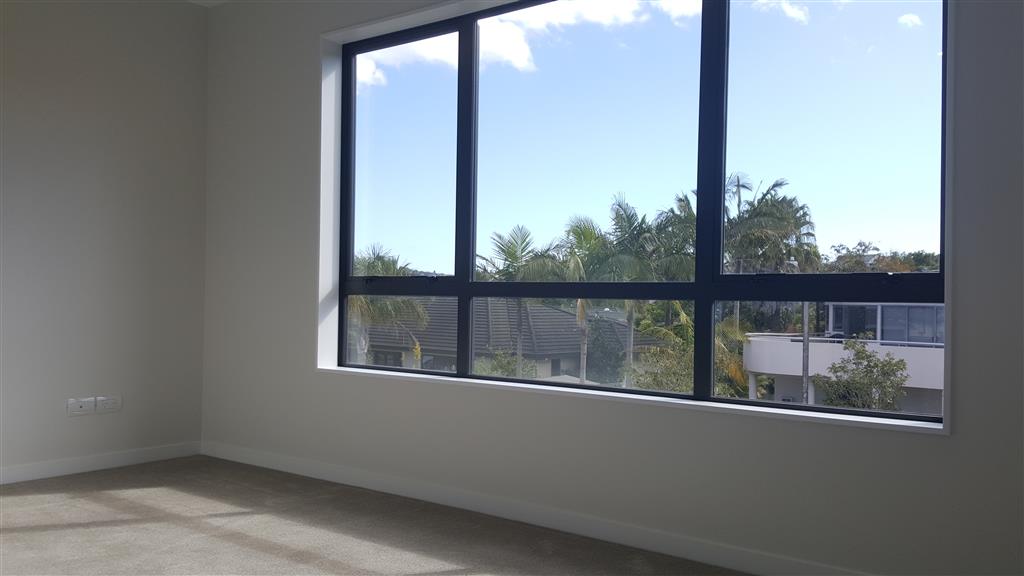 5 bed+4.5 bath NEWLY BUILT sunny family home  photo