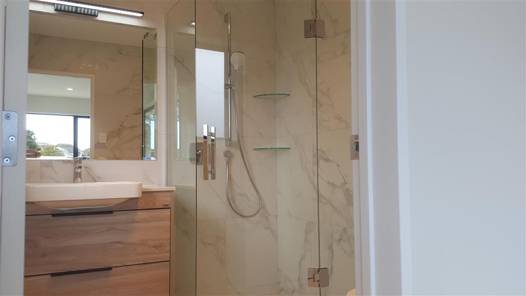 5 bed+4.5 bath NEWLY BUILT sunny family home  photo