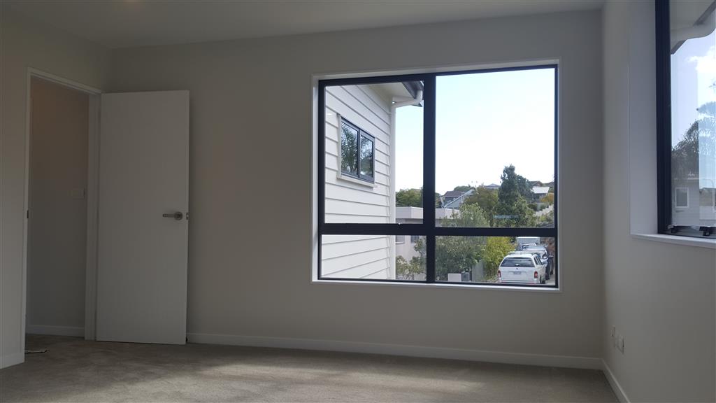 5 bed+4.5 bath NEWLY BUILT sunny family home  photo