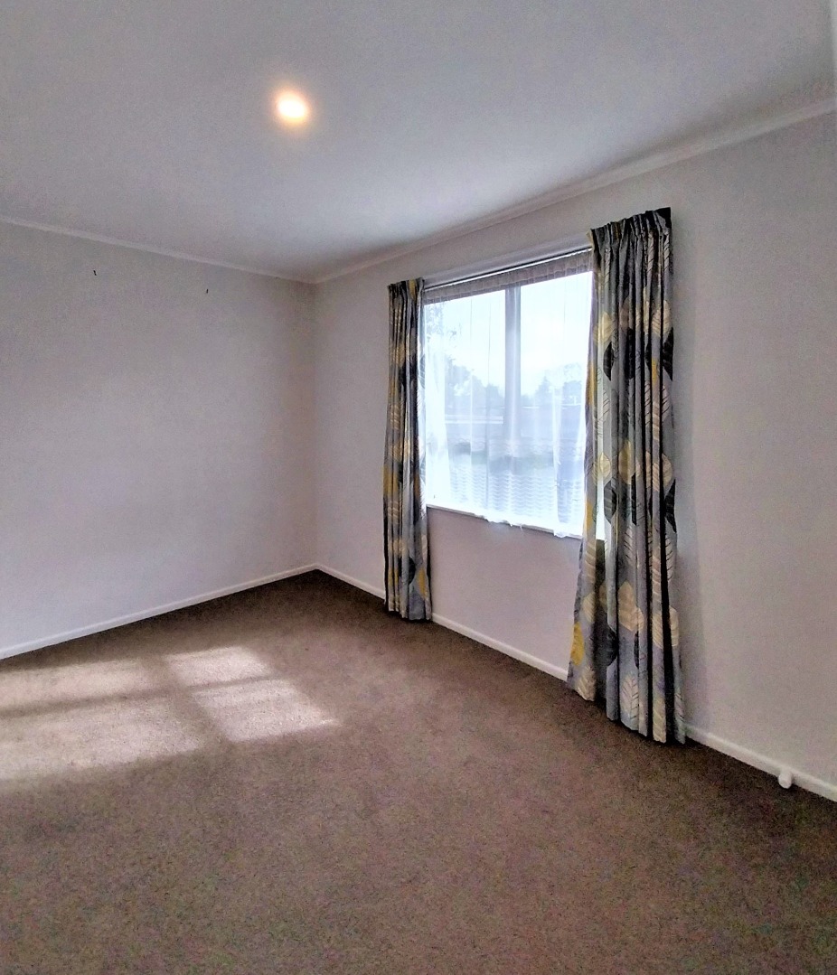 Comfortable Three bedroom family home. photo