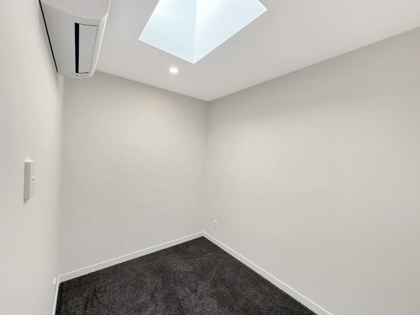 Brand New 4-Bedroom House with 3.5 Bathrooms in Totara Vale photo