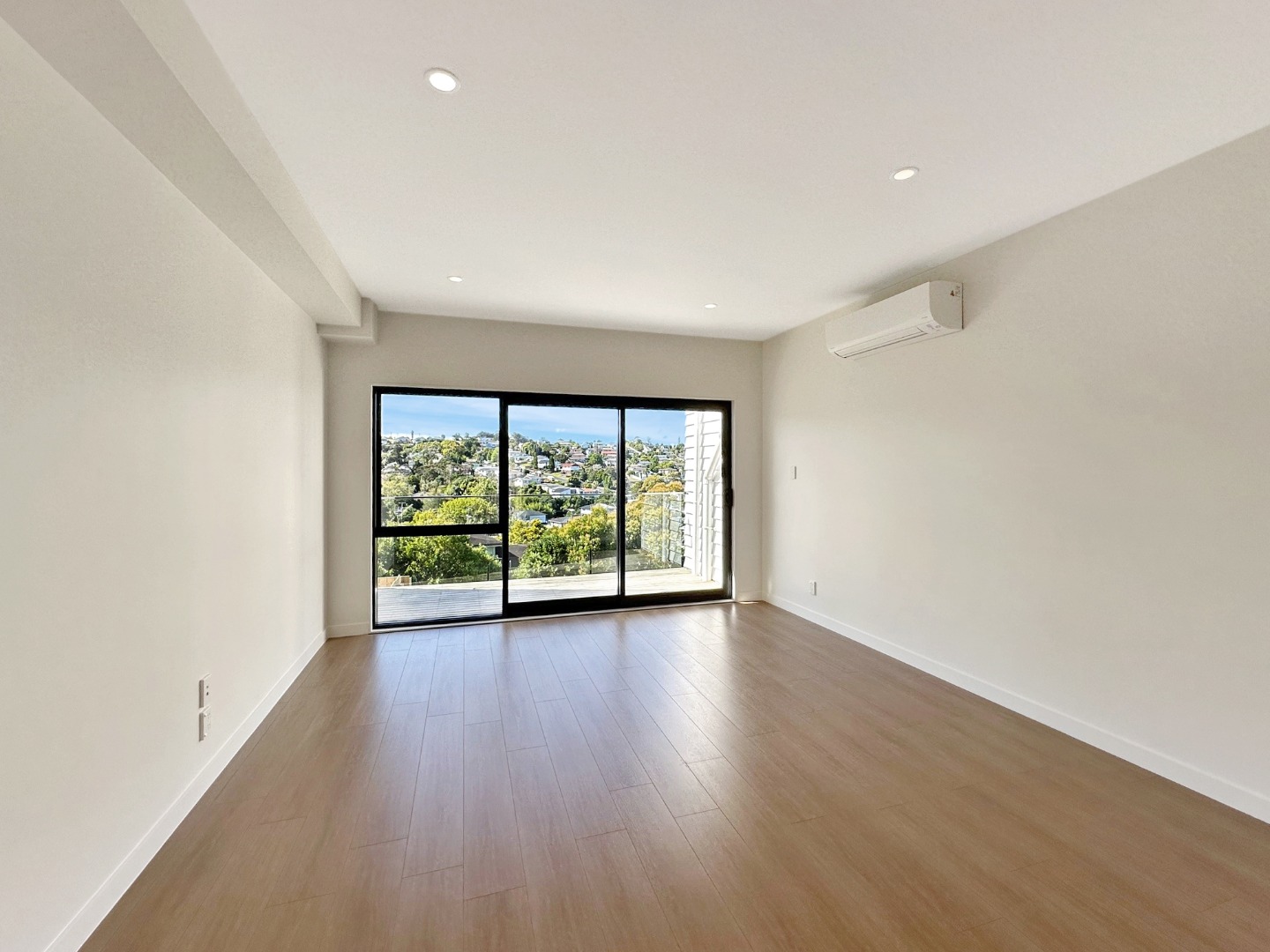 Brand New 4-Bedroom House with 3.5 Bathrooms in Totara Vale photo