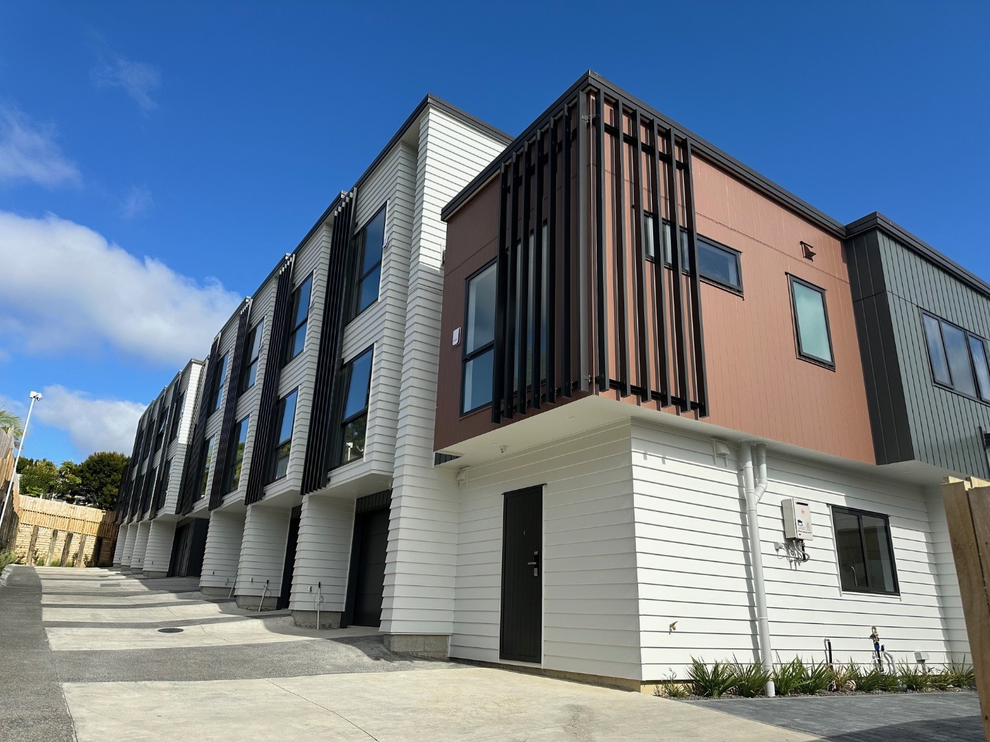 Brand New 4-Bedroom House with 3.5 Bathrooms in Totara Vale photo