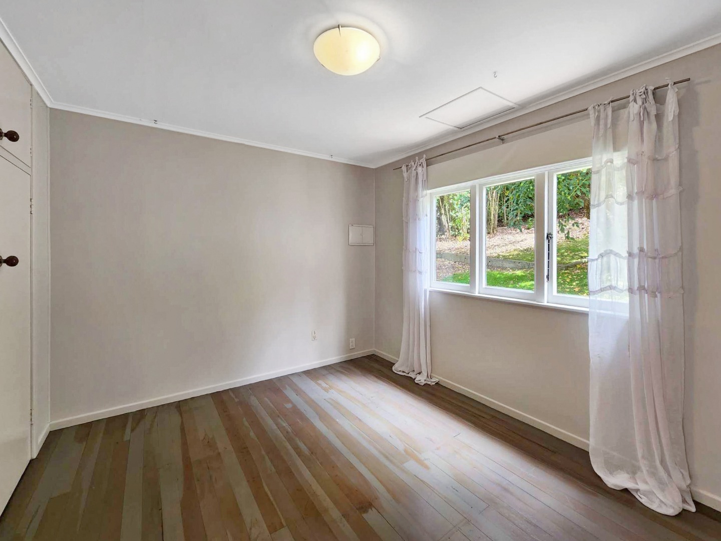 Long Term Two Bedroom a Stones Throw from Palm Beach $695 per week  photo
