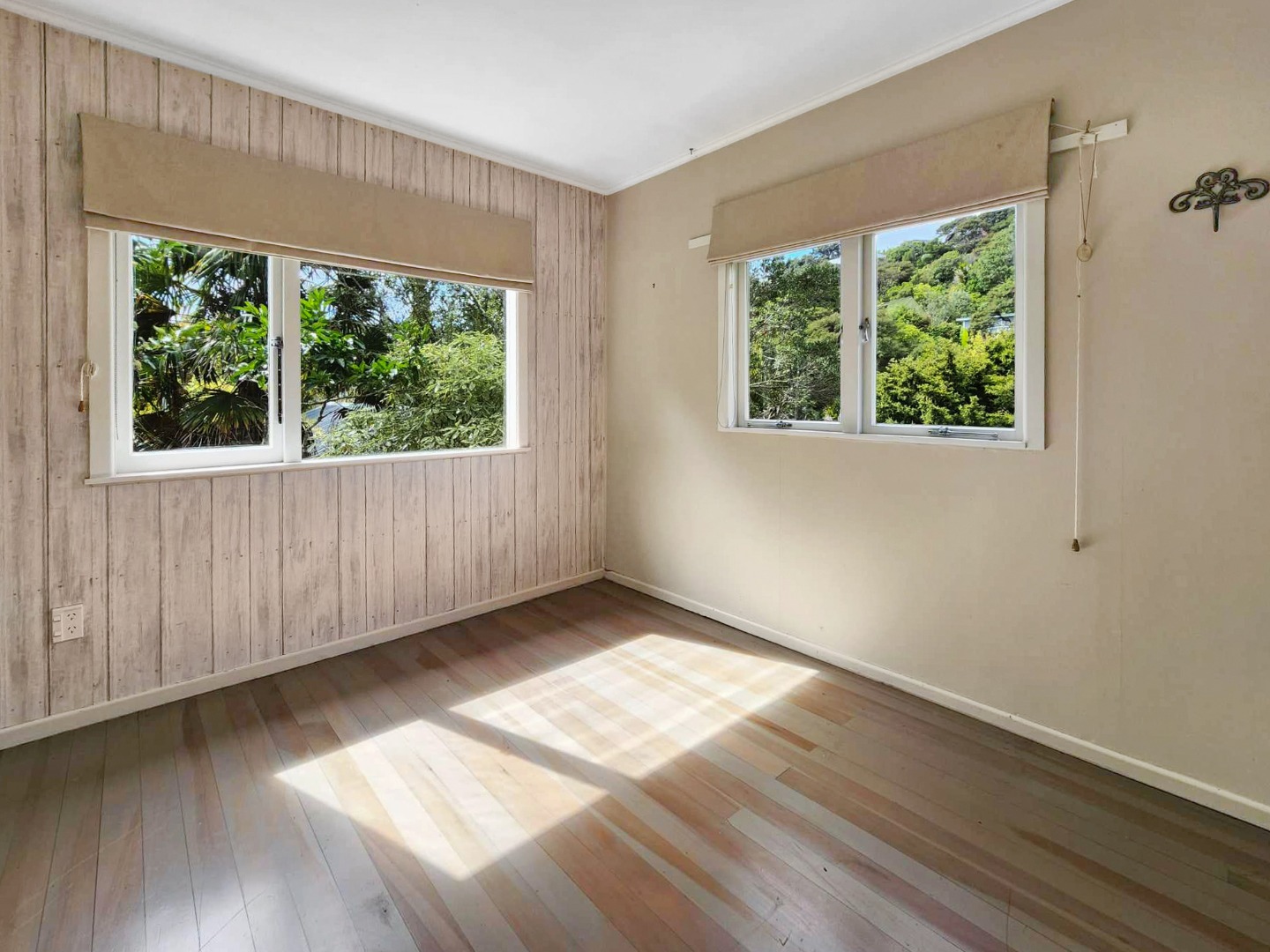 Long Term Two Bedroom a Stones Throw from Palm Beach $695 per week  photo