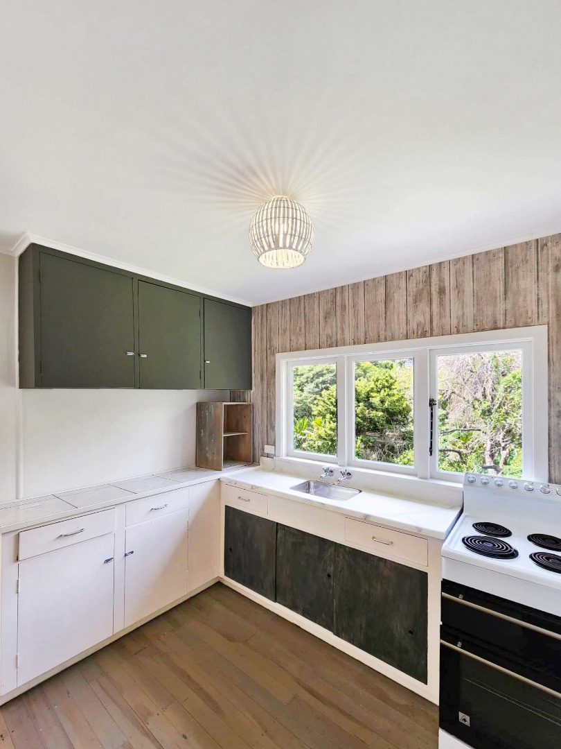 Long Term Two Bedroom a Stones Throw from Palm Beach $695 per week  photo