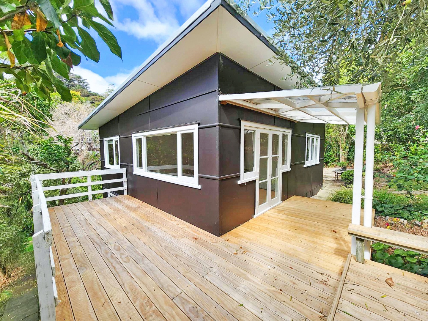 Long Term Two Bedroom a Stones Throw from Palm Beach $695 per week  photo