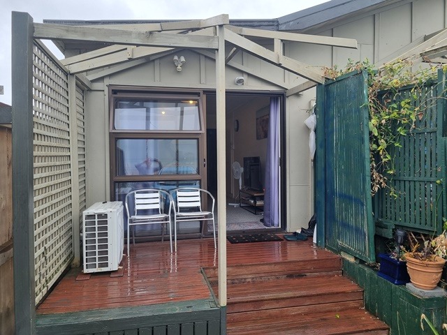 The Esplanade.   A rare 1 bedroom flat. photo