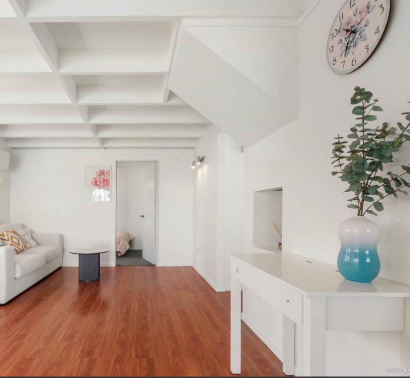 Sunny and Bright three bedroom Block house bay! photo
