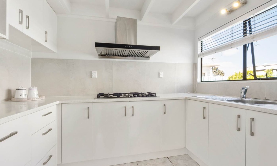 Sunny and Bright three bedroom Block house bay! photo