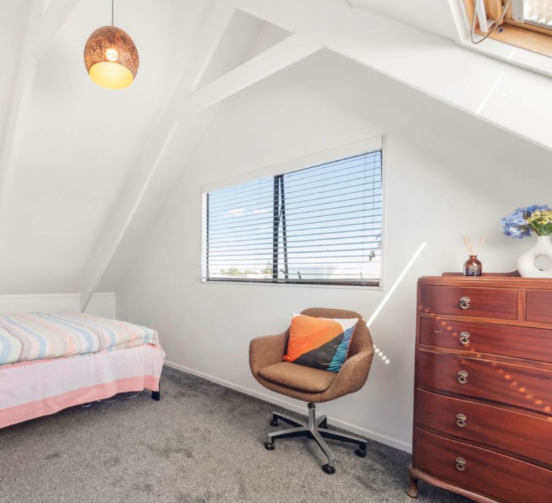 Sunny and Bright three bedroom Block house bay! photo