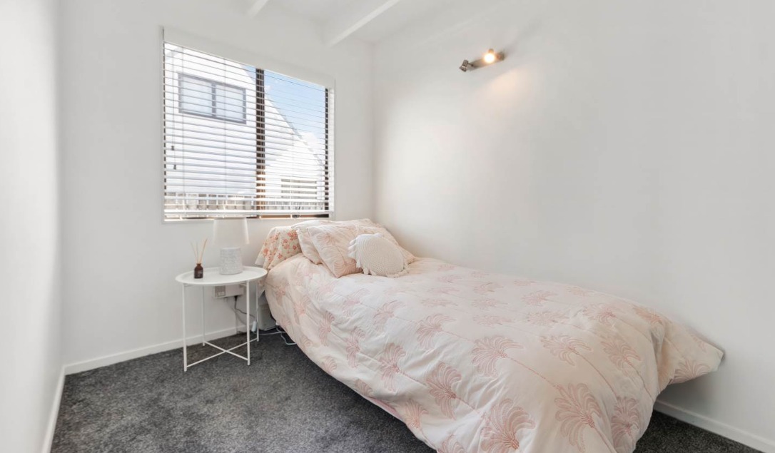 Sunny and Bright three bedroom Block house bay! photo