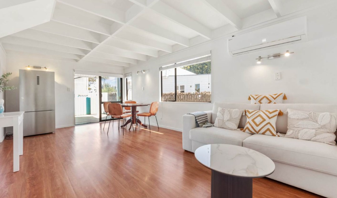 Sunny and Bright three bedroom Block house bay! photo