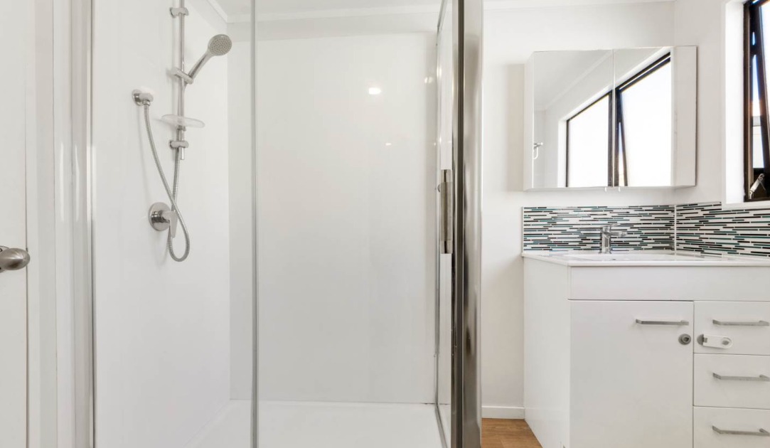 Sunny and Bright three bedroom Block house bay! photo
