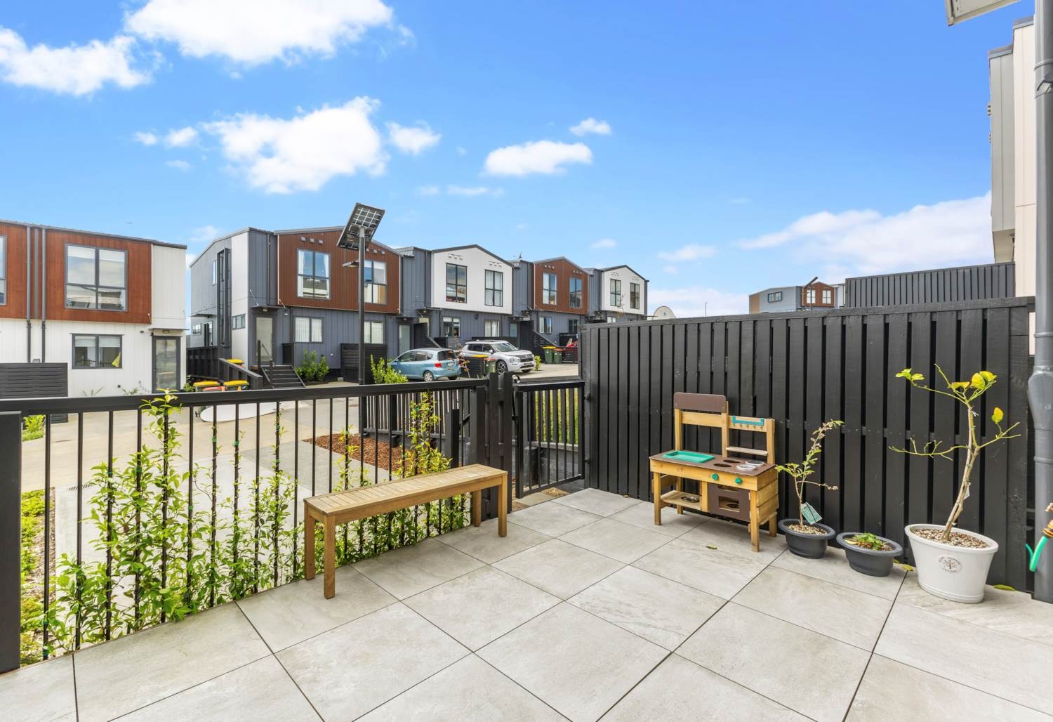 Modern Three- bedroom  Totara Park home! photo