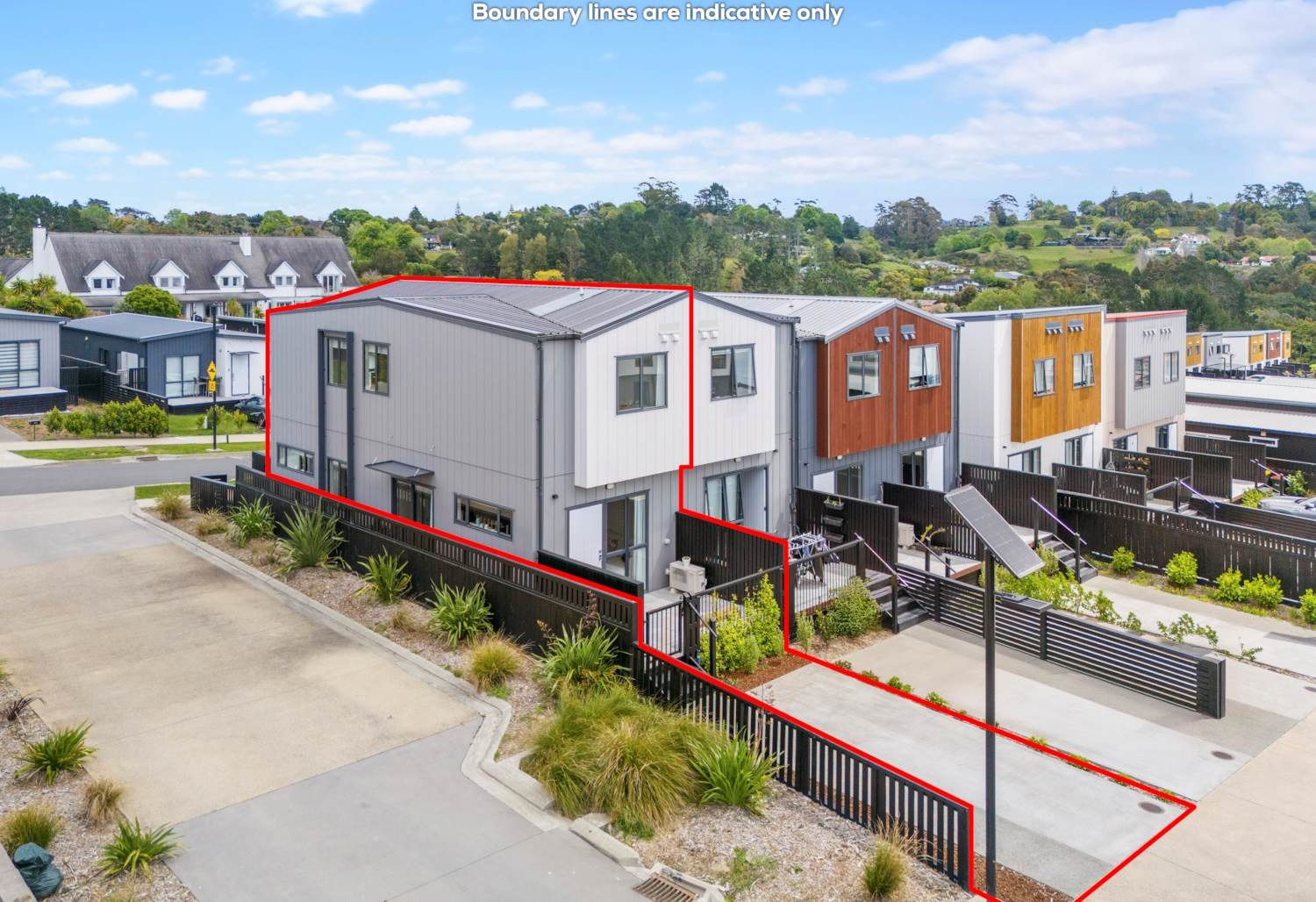 Modern Three- bedroom  Totara Park home! photo