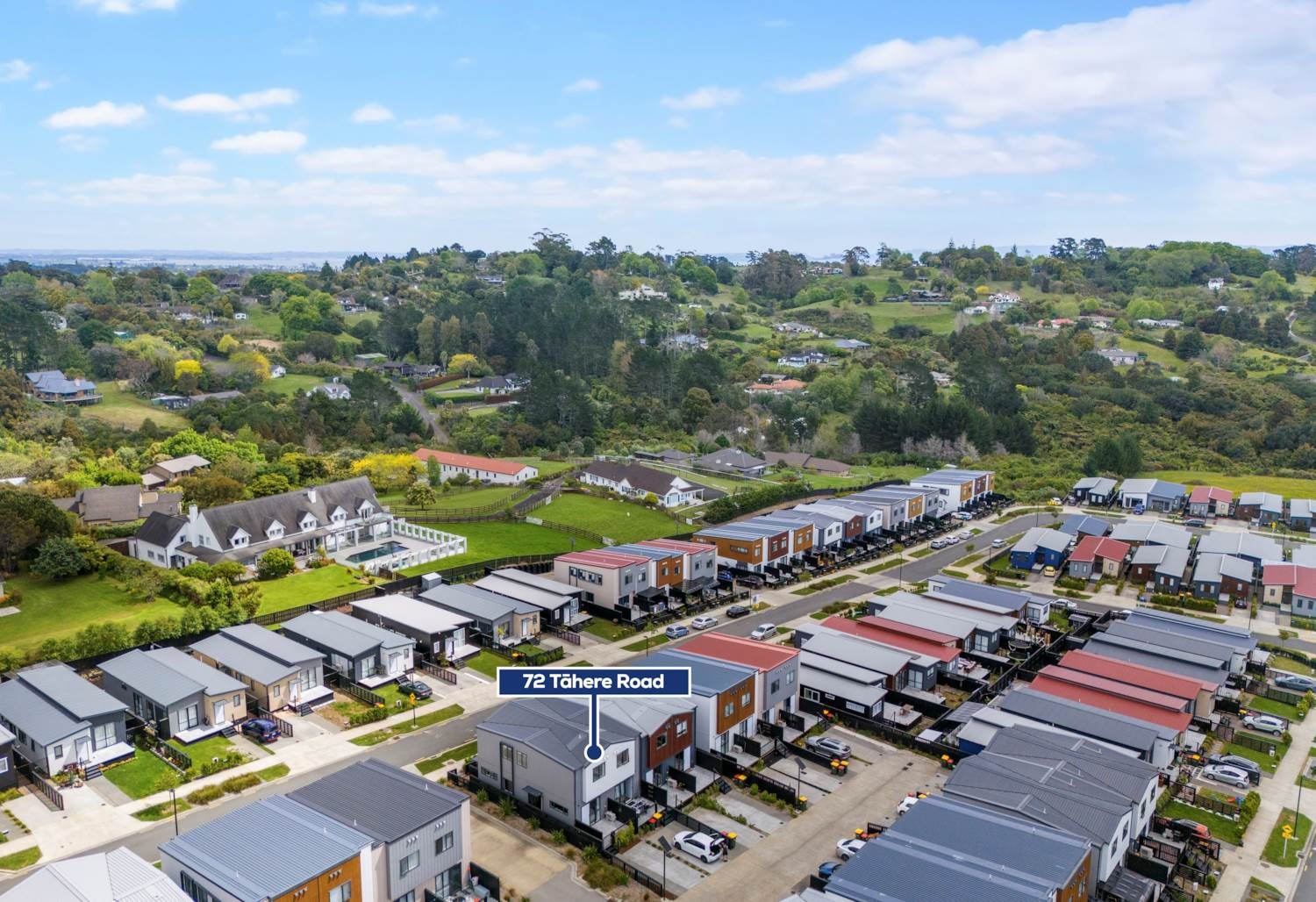 Modern Three- bedroom  Totara Park home! photo