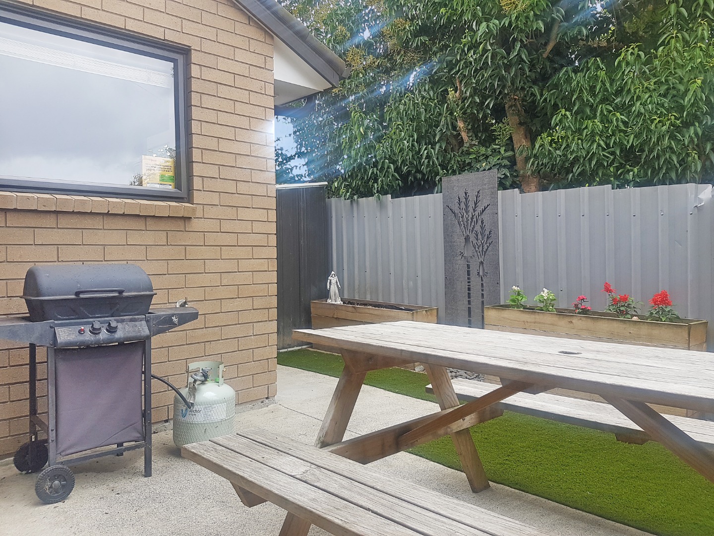 Spacious Three bedroom Family home! photo
