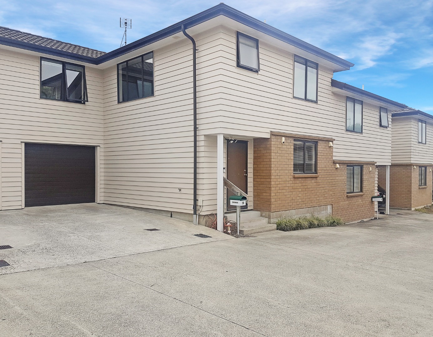 Spacious Three bedroom Family home! photo