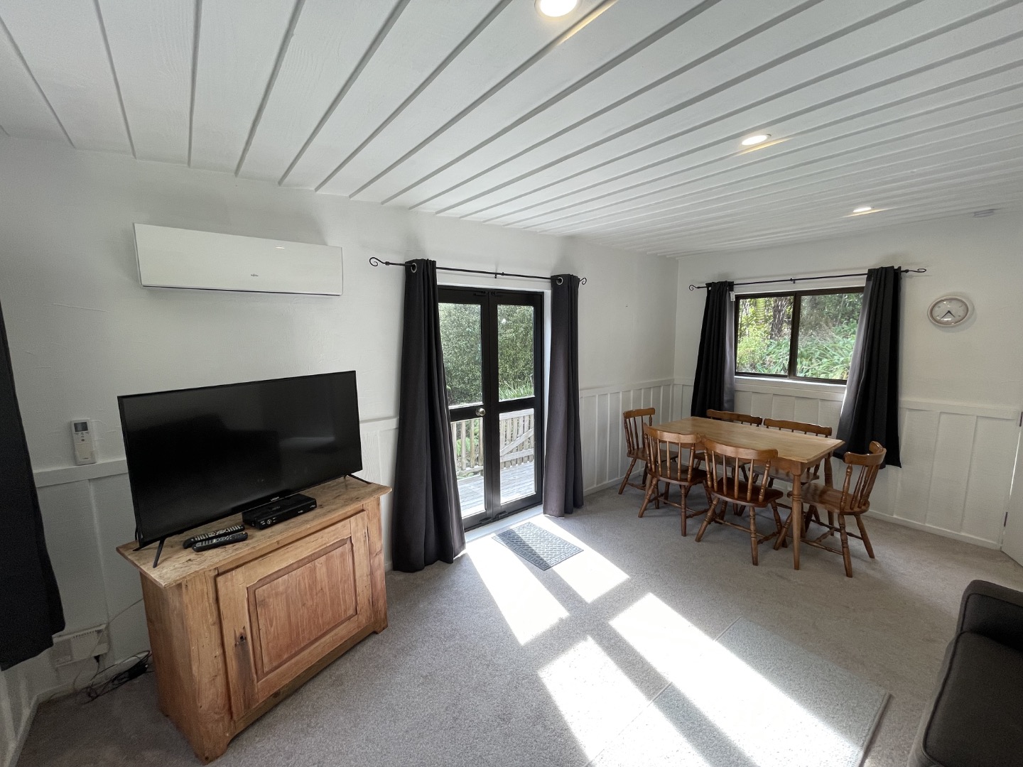 Onetangi 2 bedroom with brand new kitchen and bathroom photo