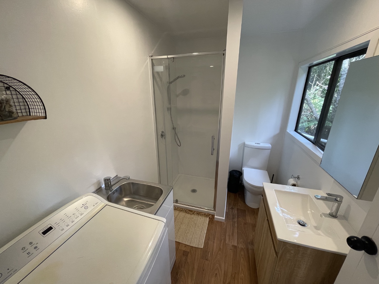 Onetangi 2 bedroom with brand new kitchen and bathroom photo