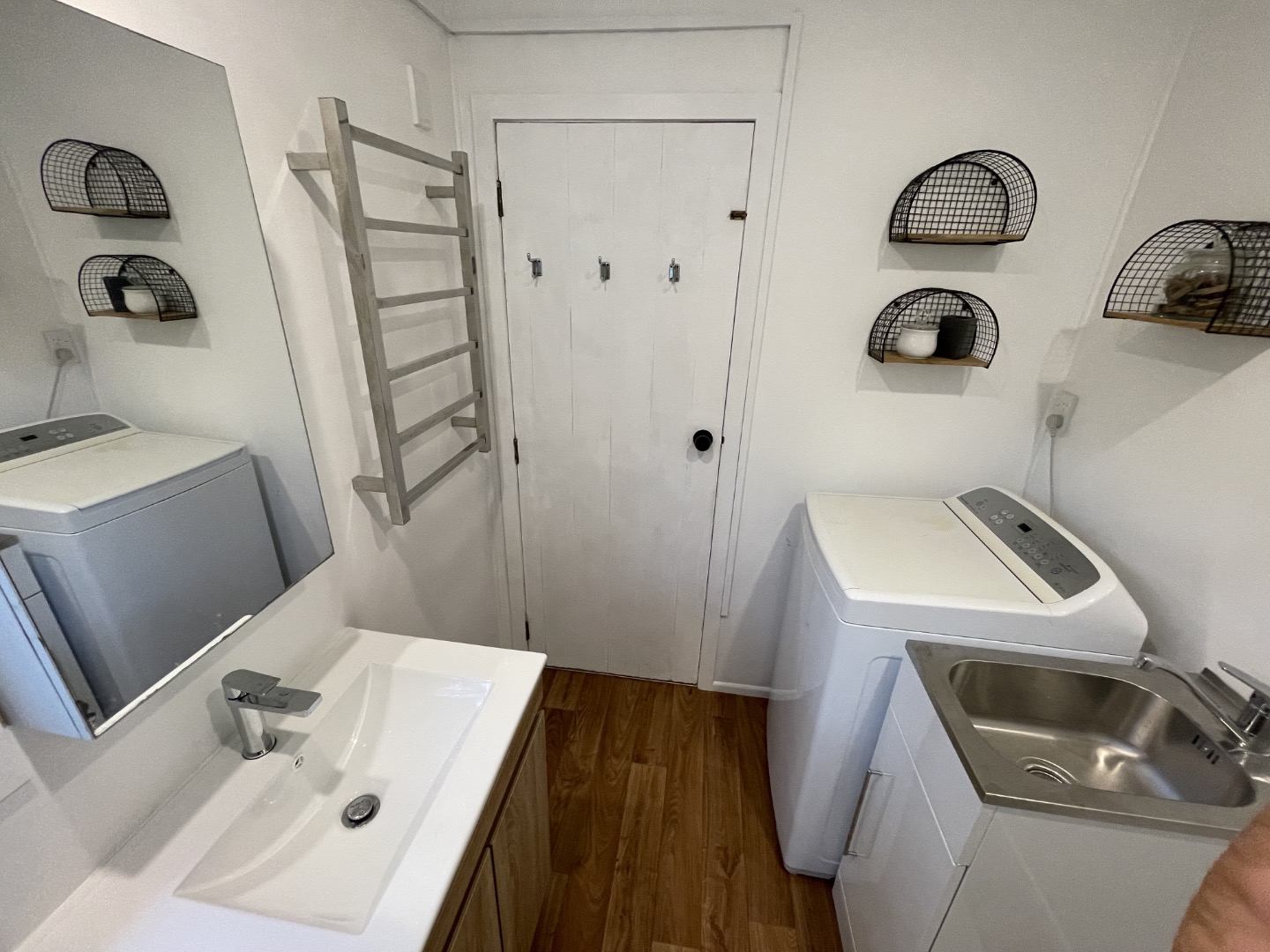Onetangi 2 bedroom with brand new kitchen and bathroom photo