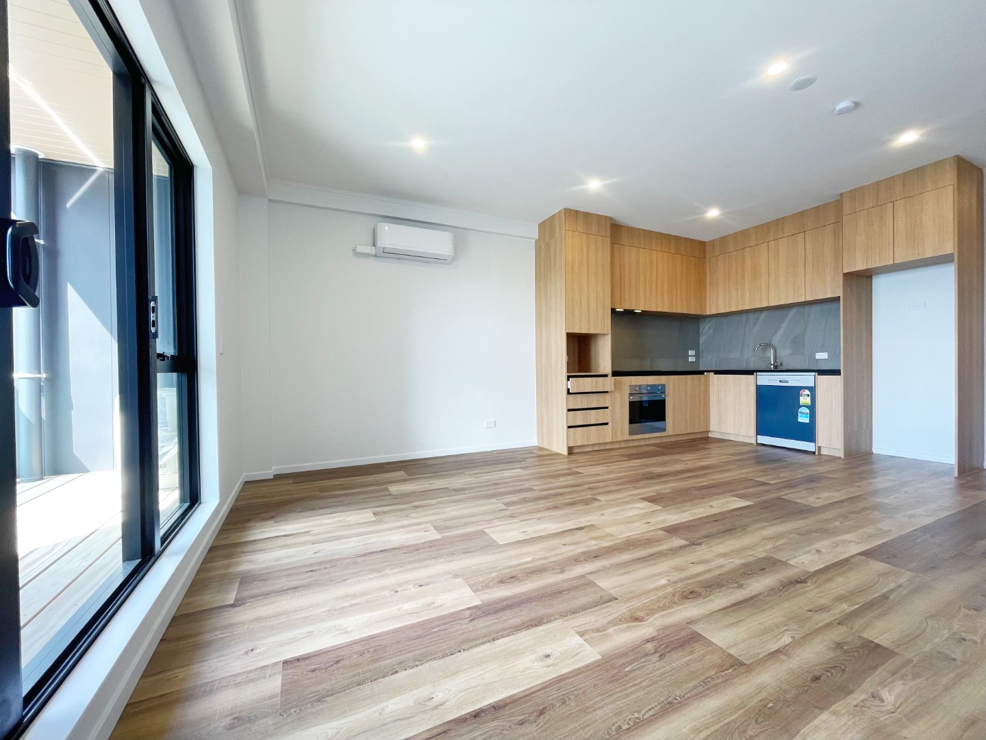 Sunny newly built two bedroom apartment photo