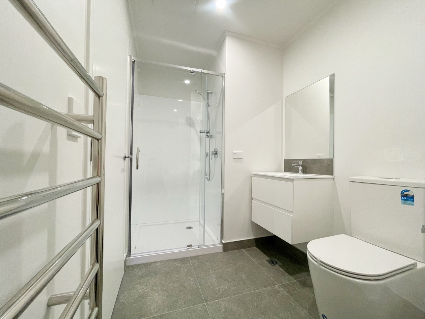 Sunny newly built two bedroom apartment photo