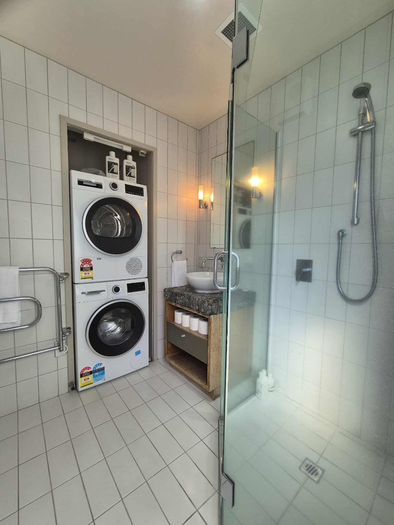 Elevated 2 Bedroom Apartment on the Beach $620 per week  photo