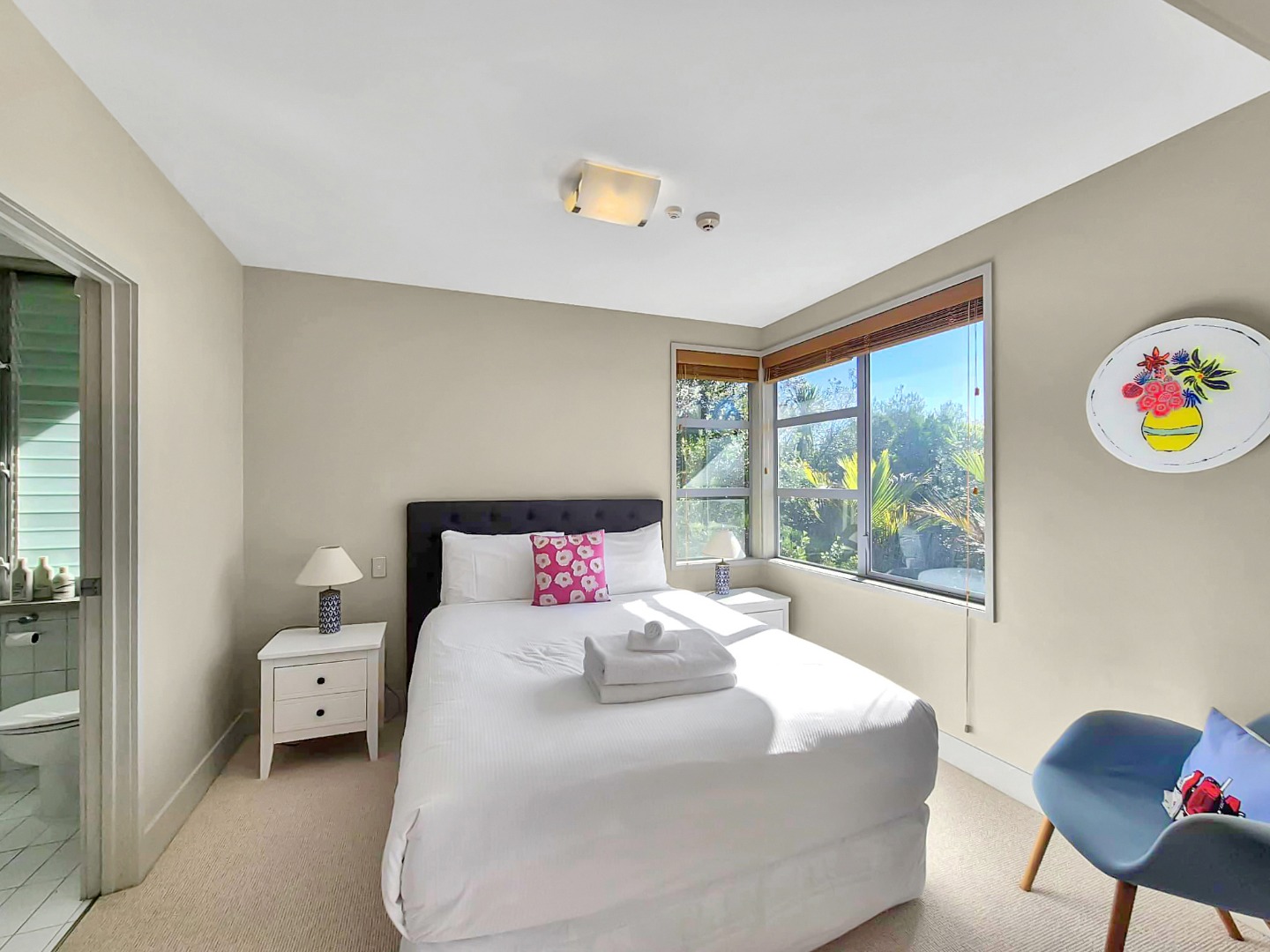 Elevated 2 Bedroom Apartment on the Beach $620 per week  photo