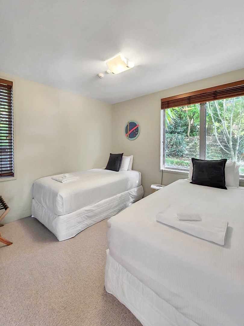 Elevated 2 Bedroom Apartment on the Beach $620 per week  photo