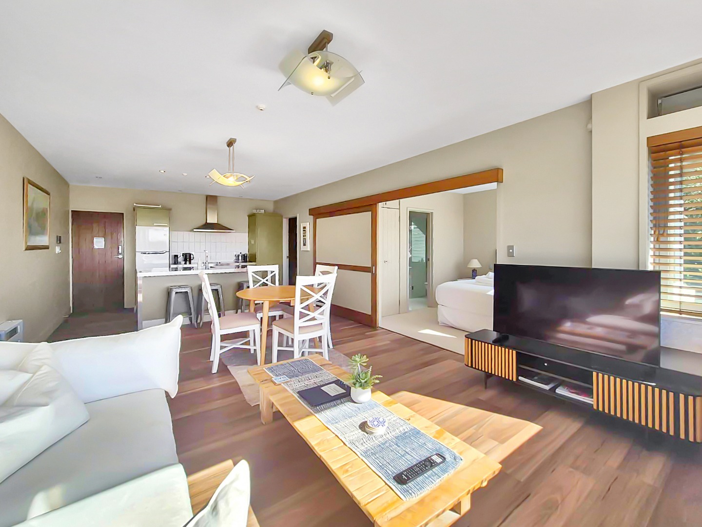 Elevated 2 Bedroom Apartment on the Beach $620 per week  photo